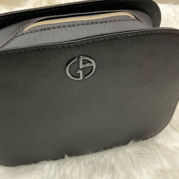 Giorgio Armani Elegant Black Women's Bag - Picture 3 of 9
